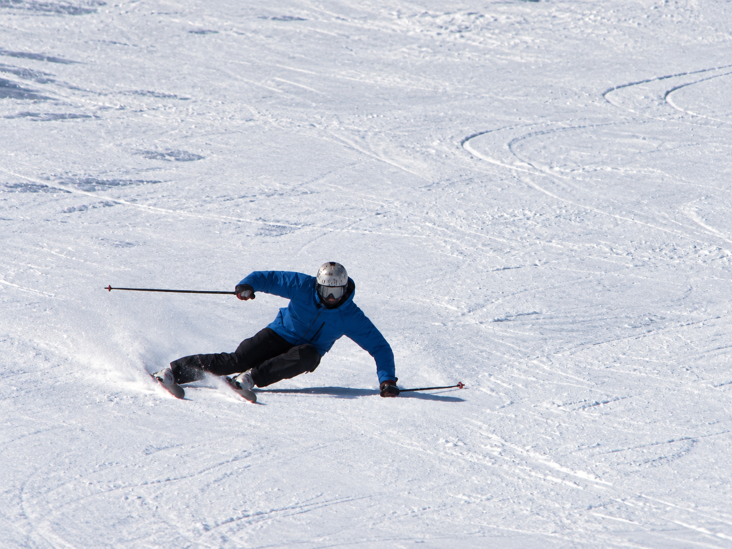Morgan Petitniot en virage carving engagé, représentation de la sensation de mouvement